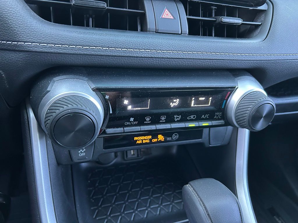 Thumbnail: 2022 Toyota RAV4 - 25