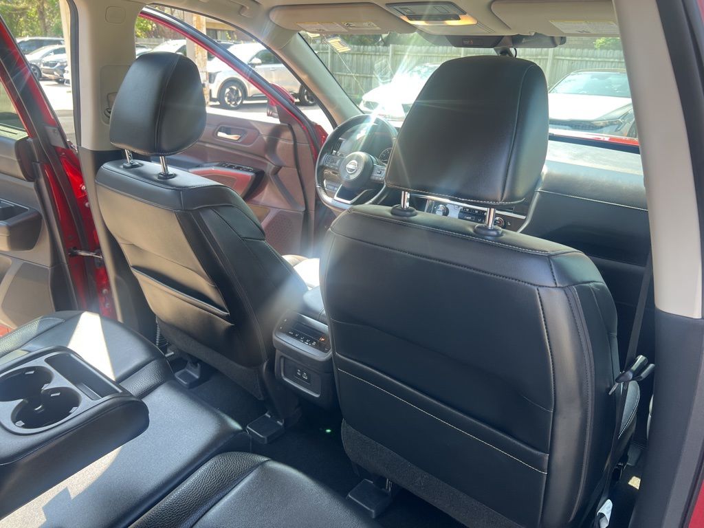 2023 Nissan Pathfinder SL photo