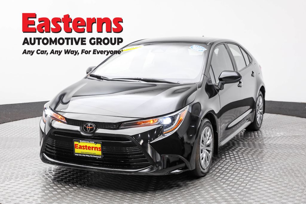 2024 Toyota Corolla LE's photo
