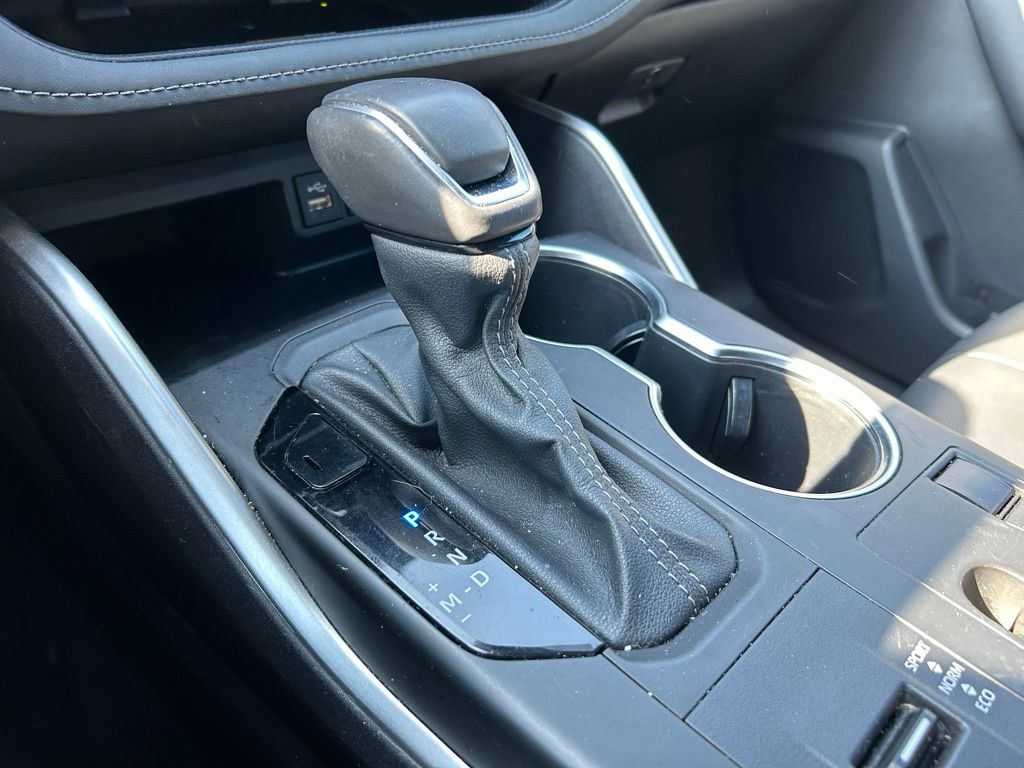 Thumbnail: 2023 Toyota Highlander - 26