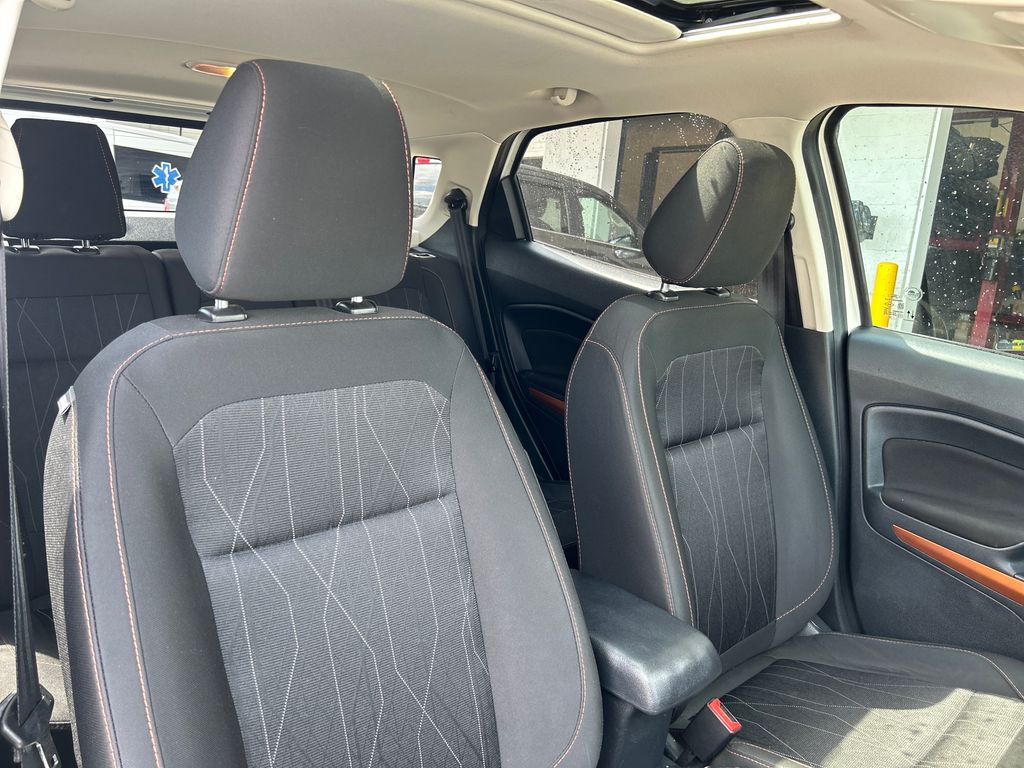 2021 Diamond White Ford EcoSport SE FWD SUV