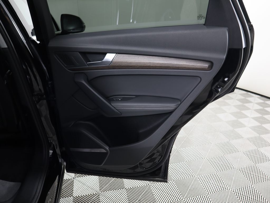 Thumbnail: 2025 Audi Q5 - 28