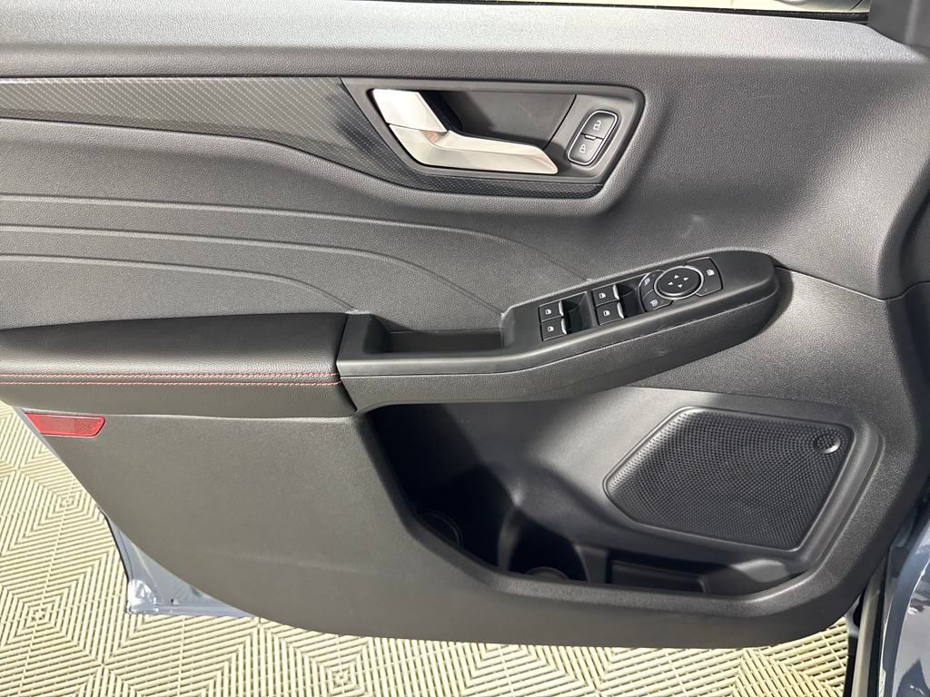 2025 Ford Escape Hybrid ST-Line photo 15