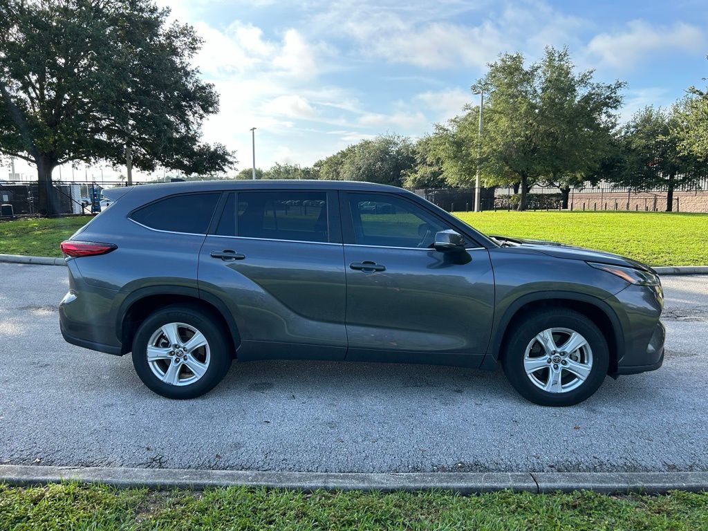 Thumbnail: 2023 Toyota Highlander - 6