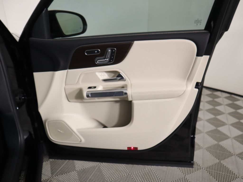 Thumbnail: 2026 Mercedes-Benz GLB - 26