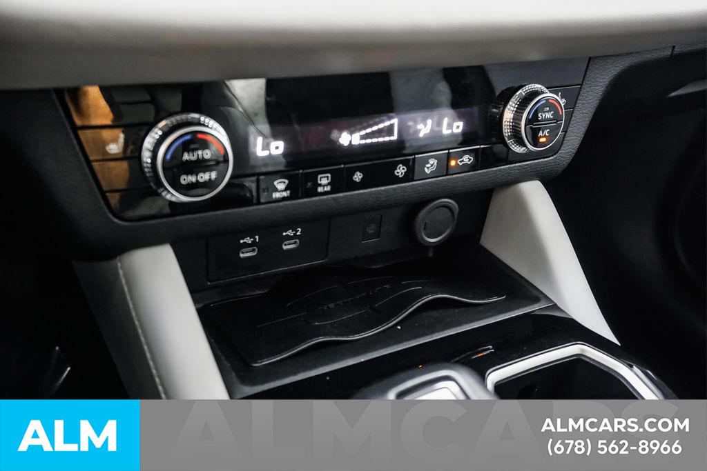 Used 2025 White Mitsubishi SE image 38