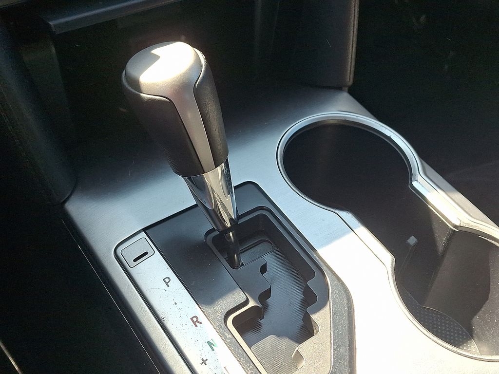 Thumbnail: 2013 Toyota Camry - 17