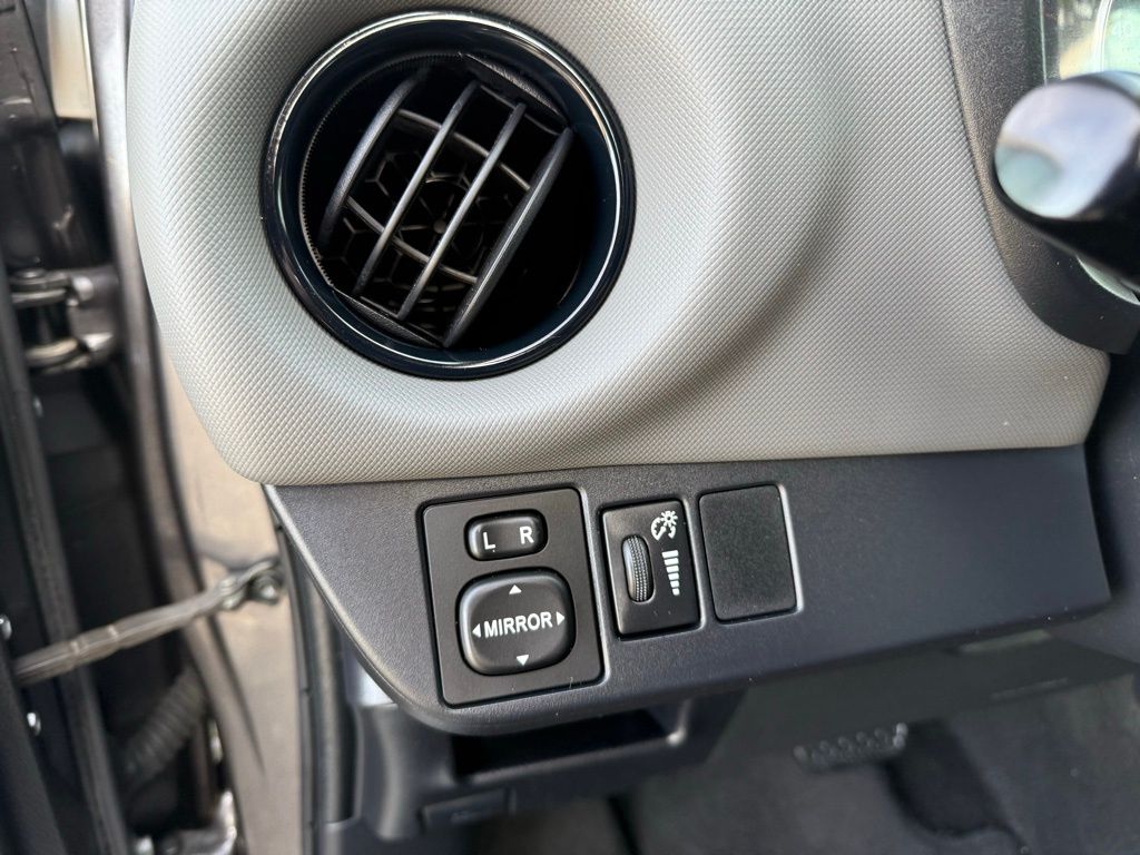 Thumbnail: 2016 Toyota Yaris - 12