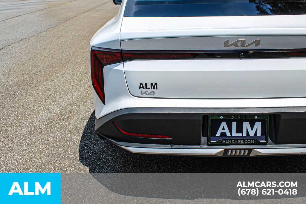 Used 2025 White Kia LXS image 13
