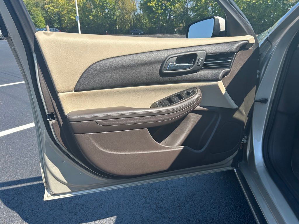 Thumbnail: 2014 Chevrolet Malibu - 18