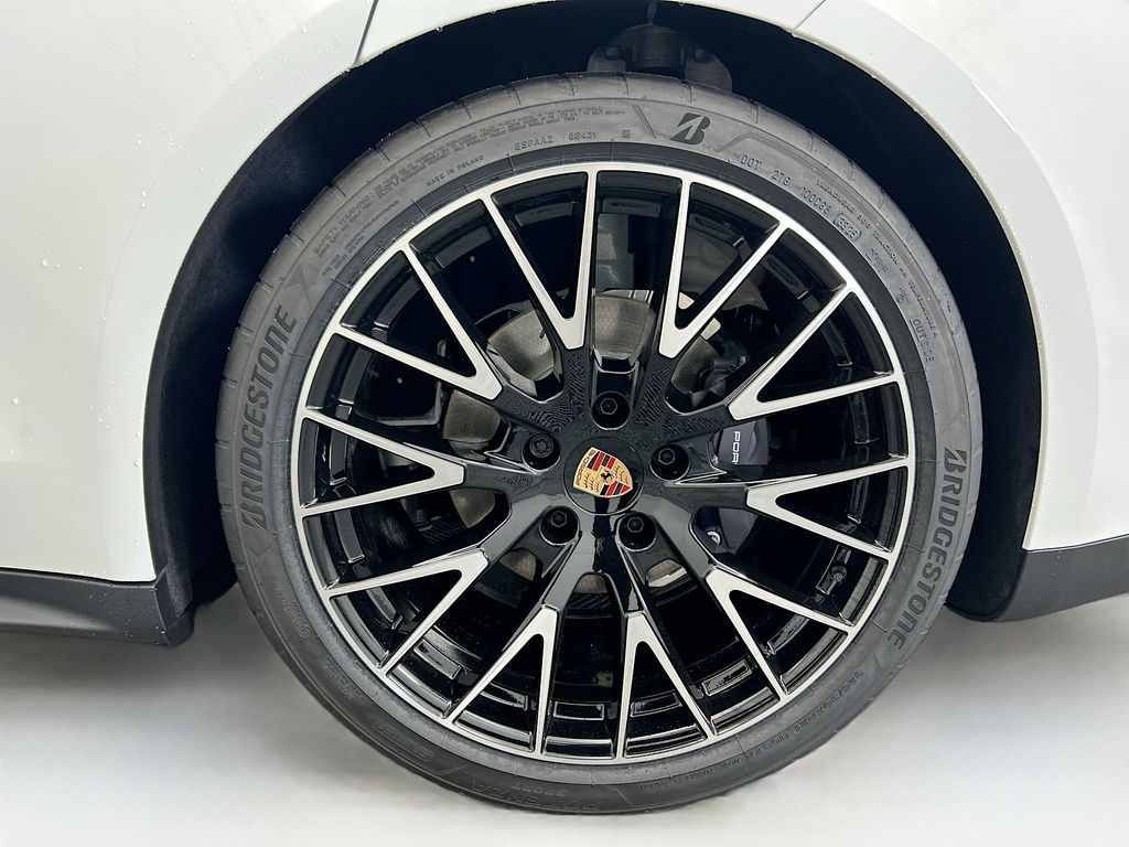 Thumbnail: 2026 Porsche Panamera - 32