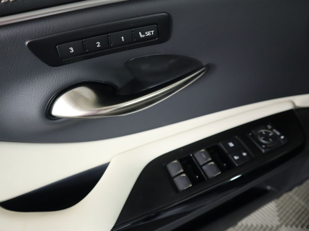 2025 Lexus ES Hybrid 300h 24