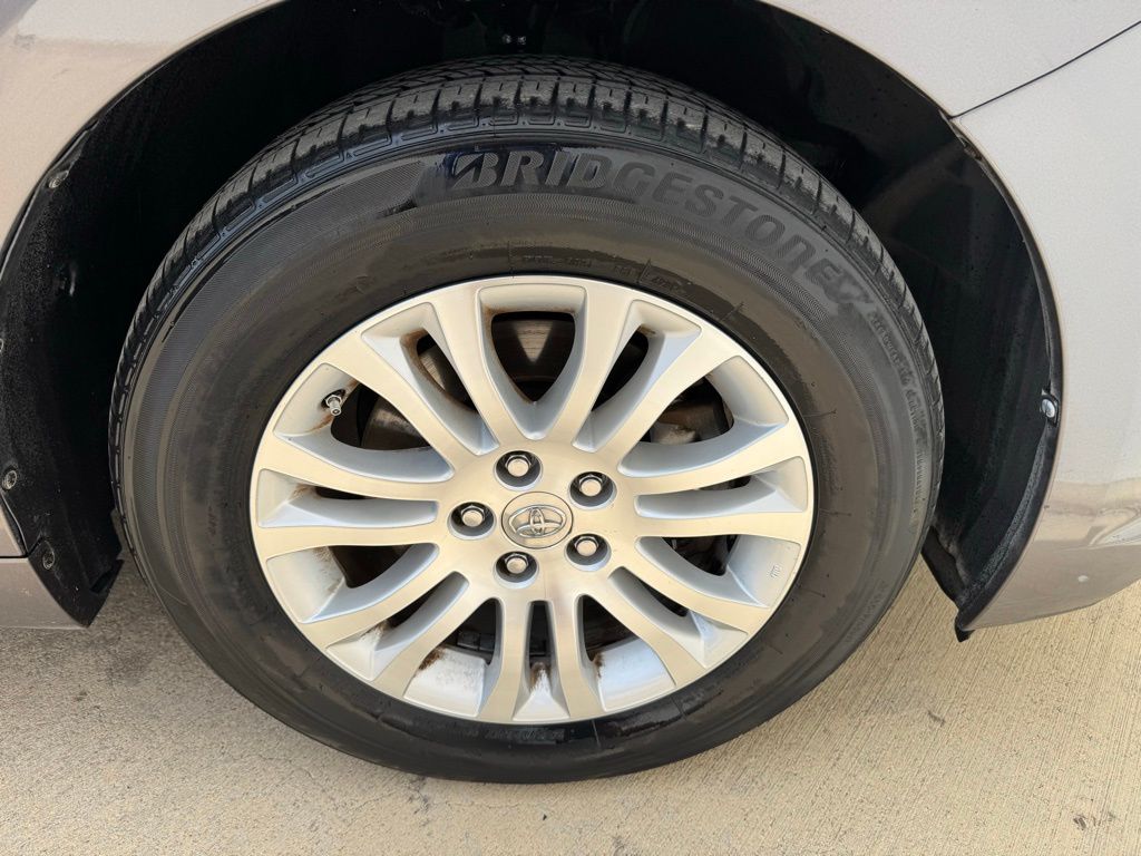 Used Car 2015 Toyota Sienna  L For Sale Under $20,000 In Georgetown, Texas