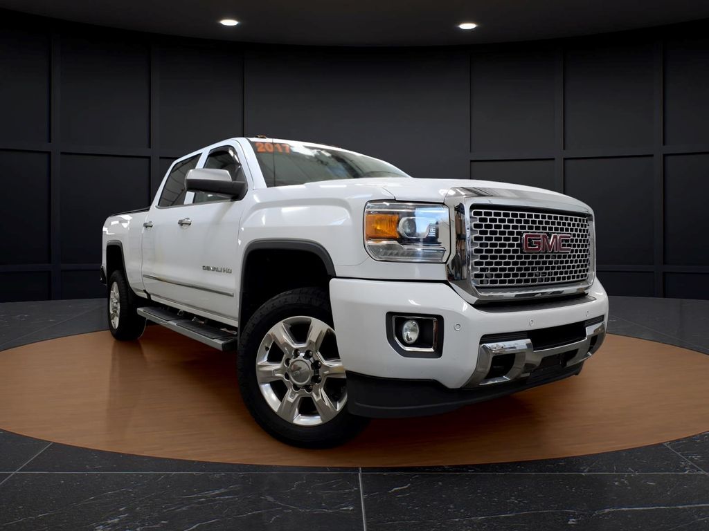 Summit White 2017 GMC Sierra 2500HD Pickup Truck Four-Wheel Drive 6-Speed Automatic Overdrive