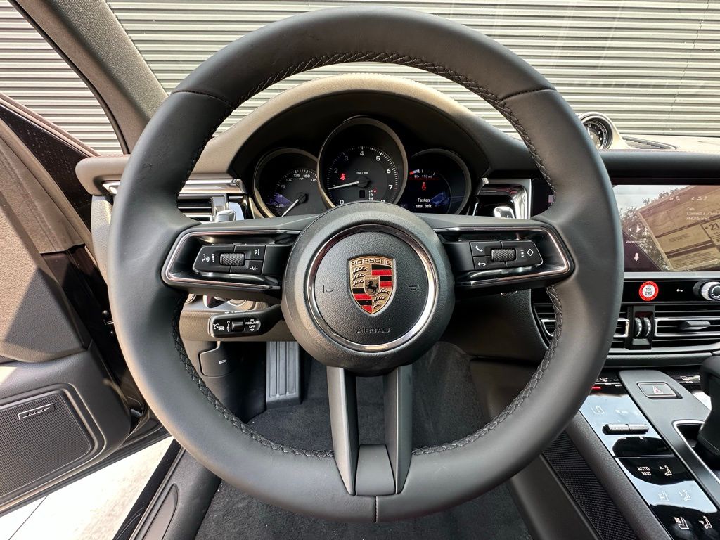 Thumbnail: 2026 Porsche Macan - 20