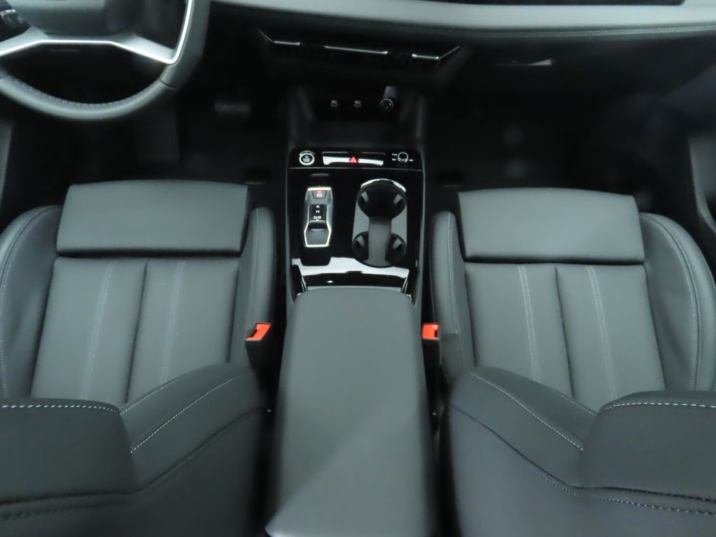 Thumbnail: 2025 Audi Q6 e-tron - 18