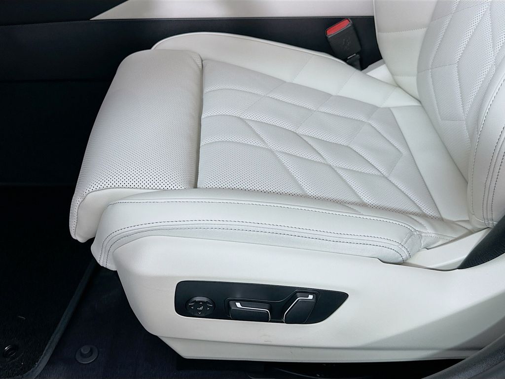 Thumbnail: 2026 BMW 5 Series - 21