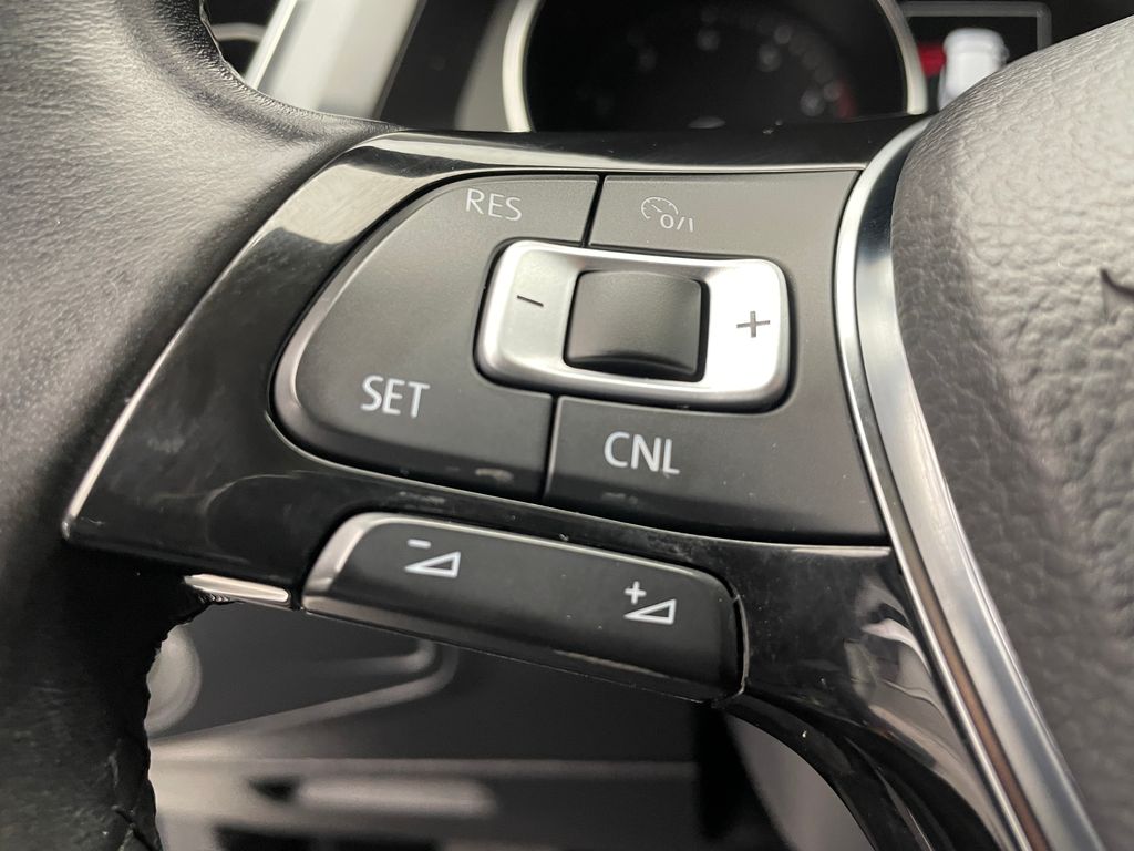 Thumbnail: 2018 Volkswagen Tiguan - 21