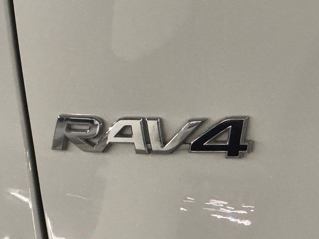 2022 Toyota RAV4 XLE 35