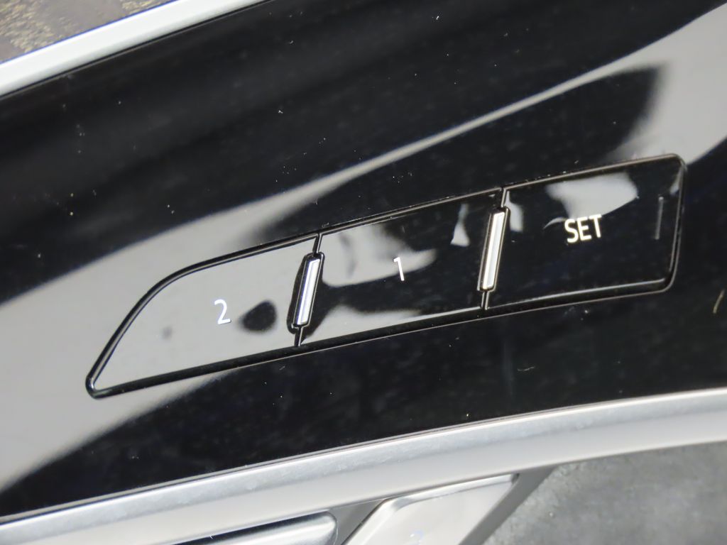 Thumbnail: 2025 Audi A8 - 29