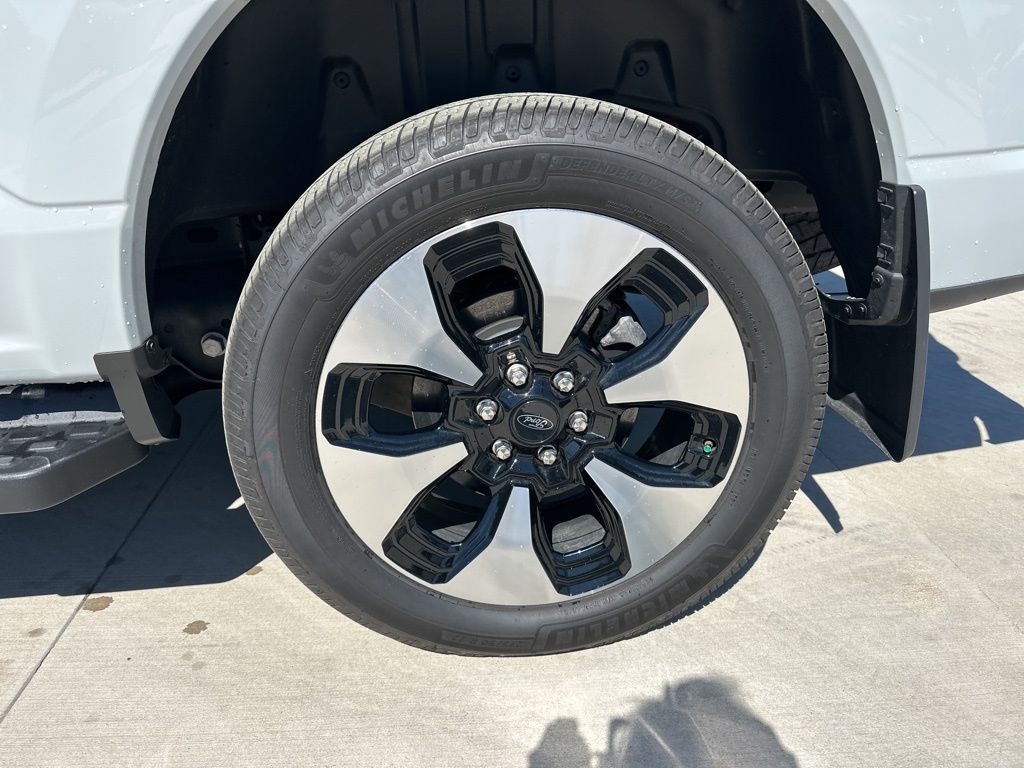2024 Avalanche Ford F-150 Lightning Platinum AWD Truck