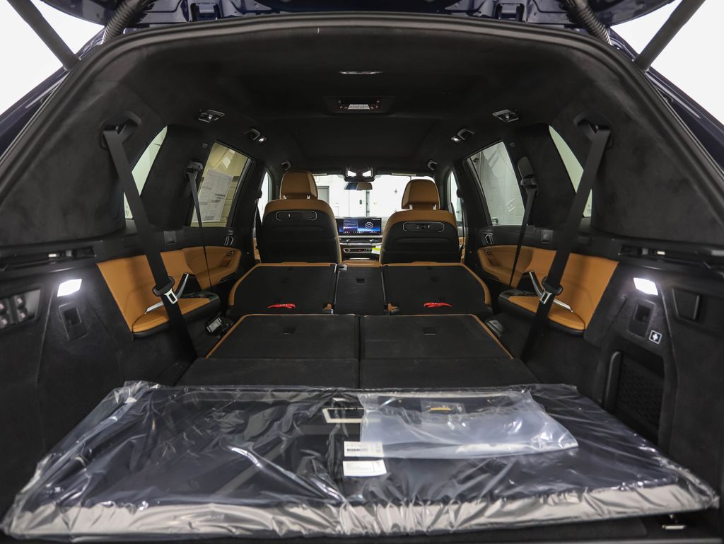 Thumbnail: 2027 BMW X7 - 30