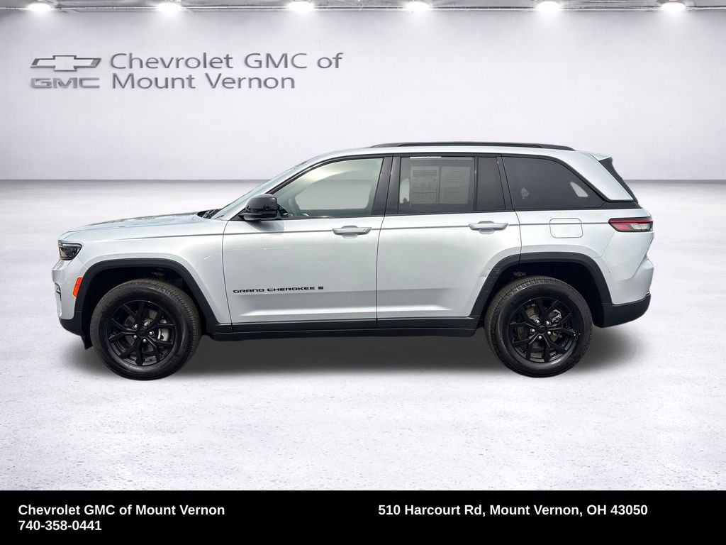 2025 Jeep Grand Cherokee Altitude - Image 2