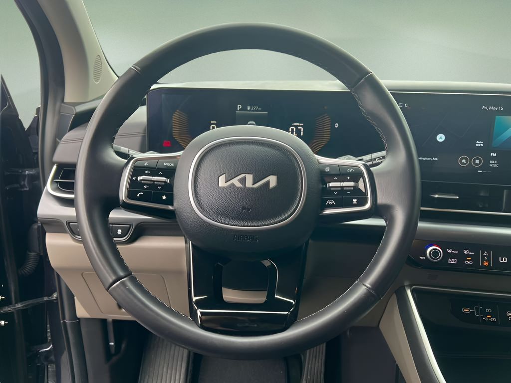 Used 2025 Kia Carnival Van