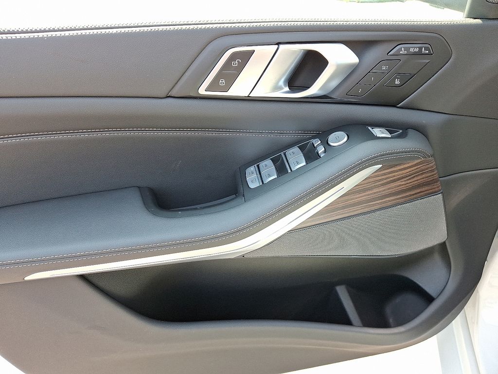 Thumbnail: 2024 BMW X7 - 15