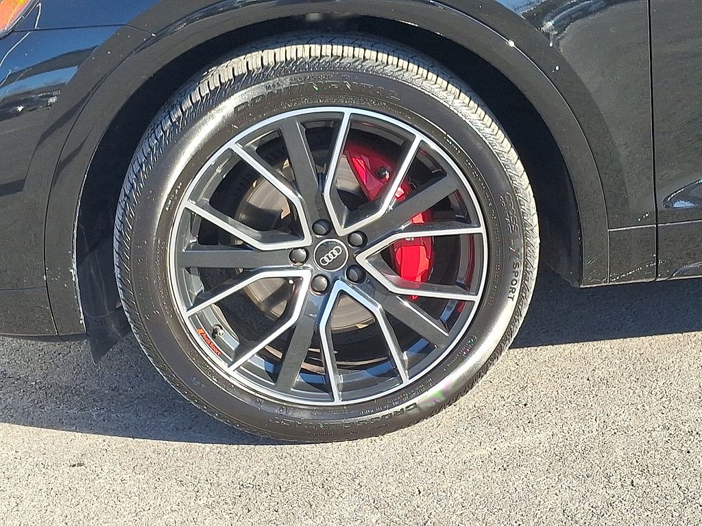 Thumbnail: 2022 Audi SQ5 - 8