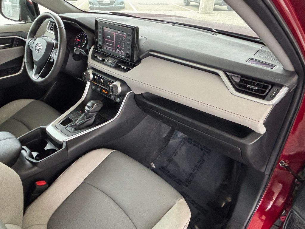 Thumbnail: 2021 Toyota RAV4 - 22