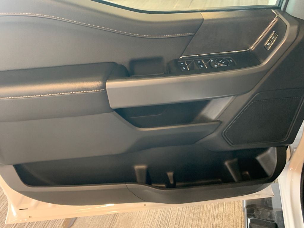 2025 Ford F-150 XLT photo 12