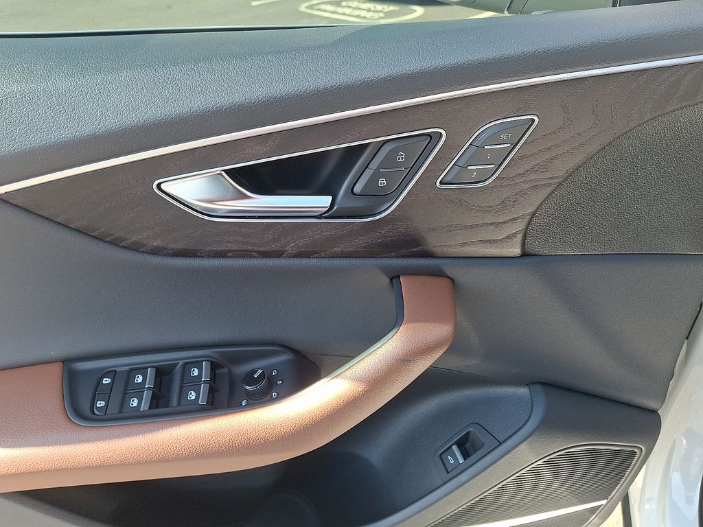 Thumbnail: 2022 Audi Q8 - 12