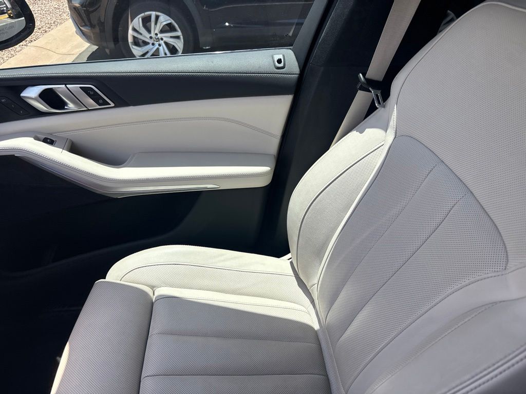 Used 2022 Blue BMW xDrive40i image 7