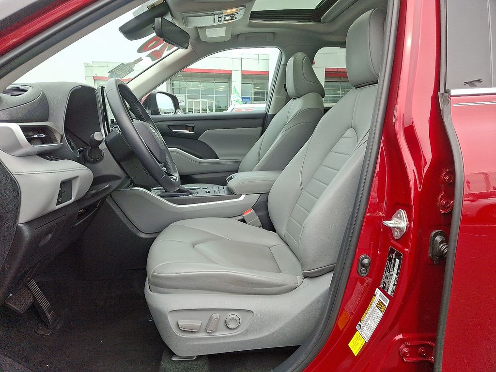 Thumbnail: 2020 Toyota Highlander - 15