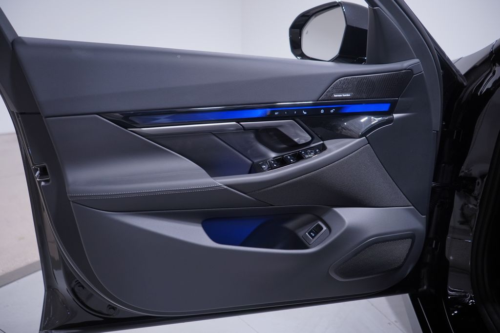 Thumbnail: 2026 BMW i5 - 15