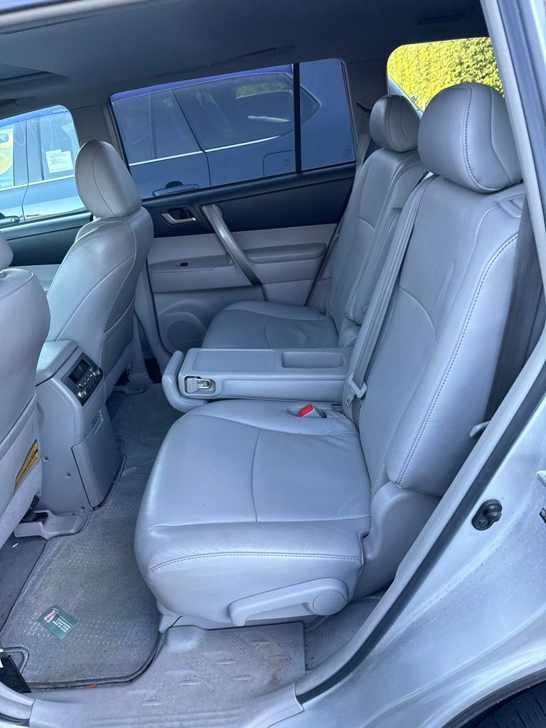 2010 Toyota Highlander — photo 5