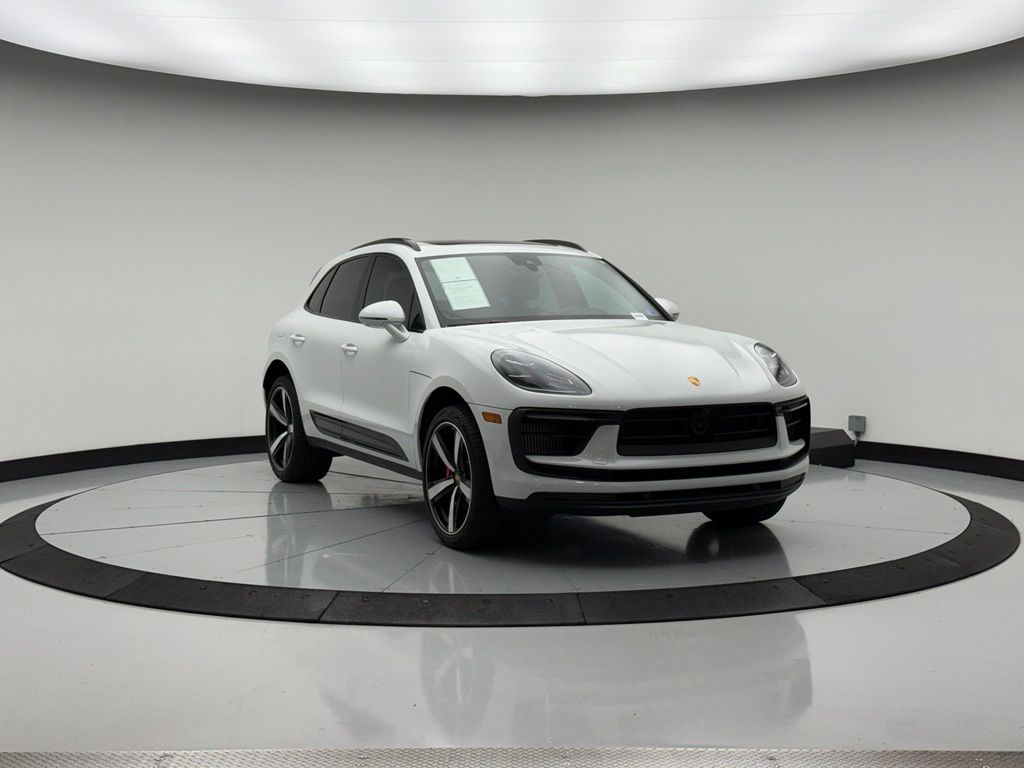 Thumbnail: 2026 Porsche Macan - 6