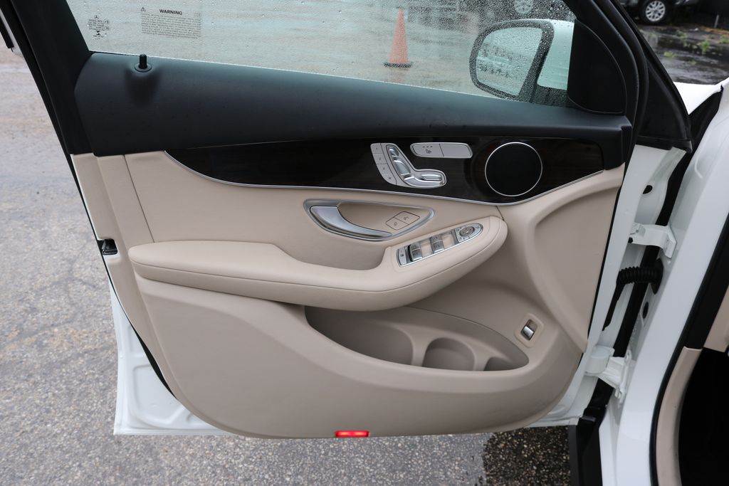 Used Car 2022 Mercedes-benz Glc  Glc 300 For Sale Under $35,000 In Austin, Texas