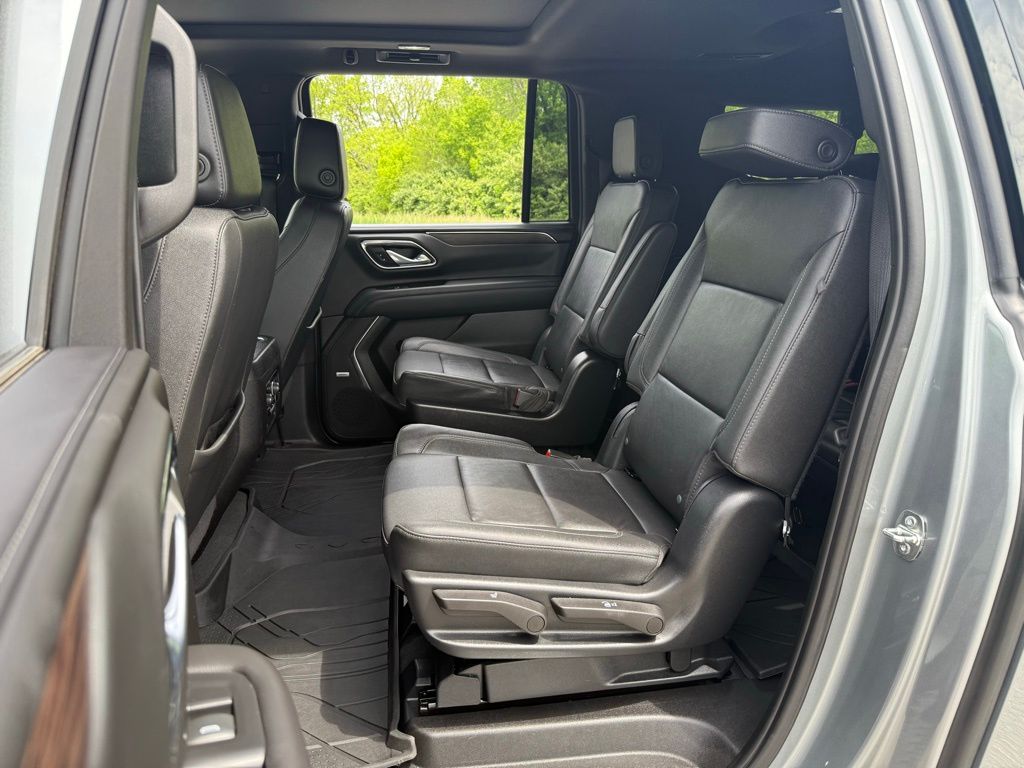 2023 Chevrolet Suburban Z71 - Photo 12