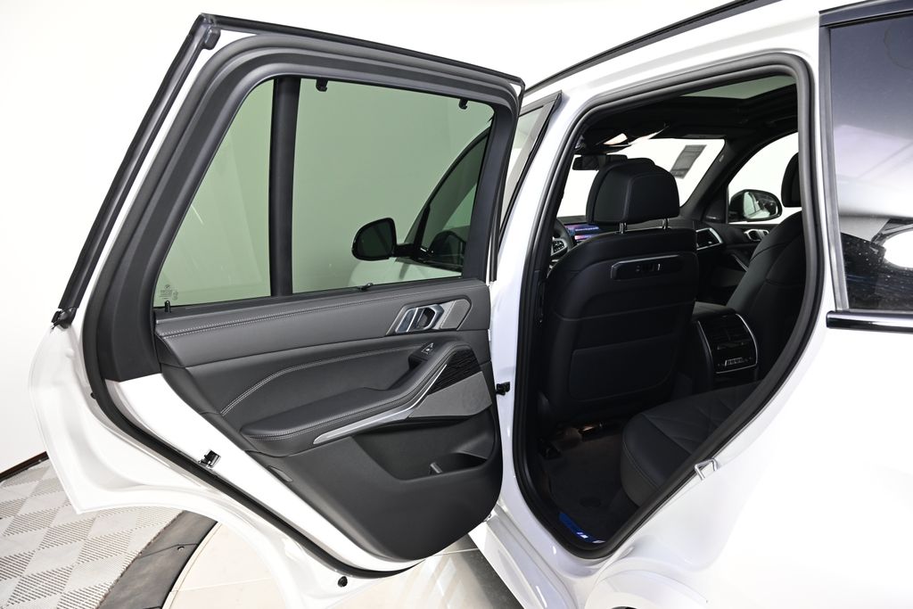 Thumbnail: 2026 BMW X5 - 23