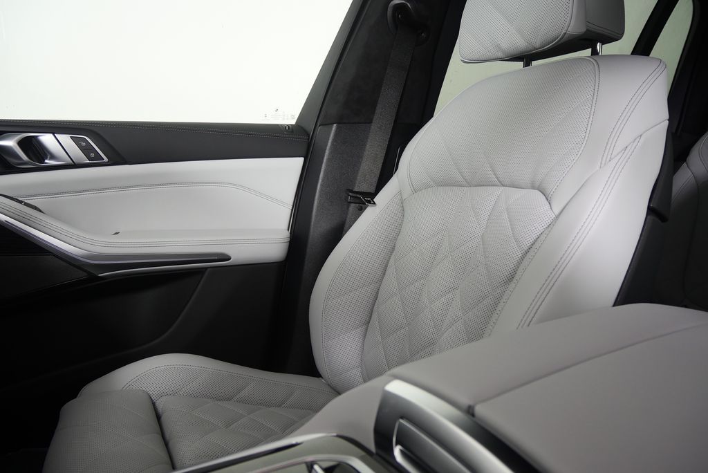 Thumbnail: 2026 BMW X7 - 24