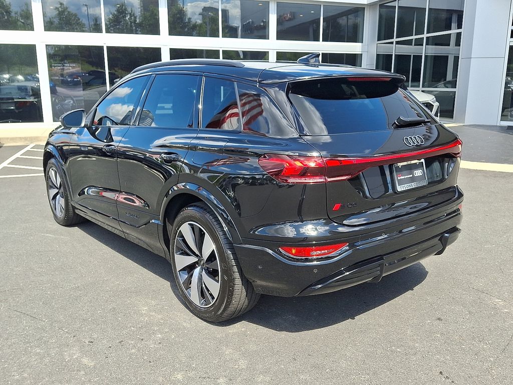 Thumbnail: 2025 Audi SQ6 e-tron - 6