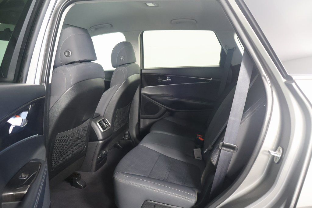 2017 Kia Sorento LX 11