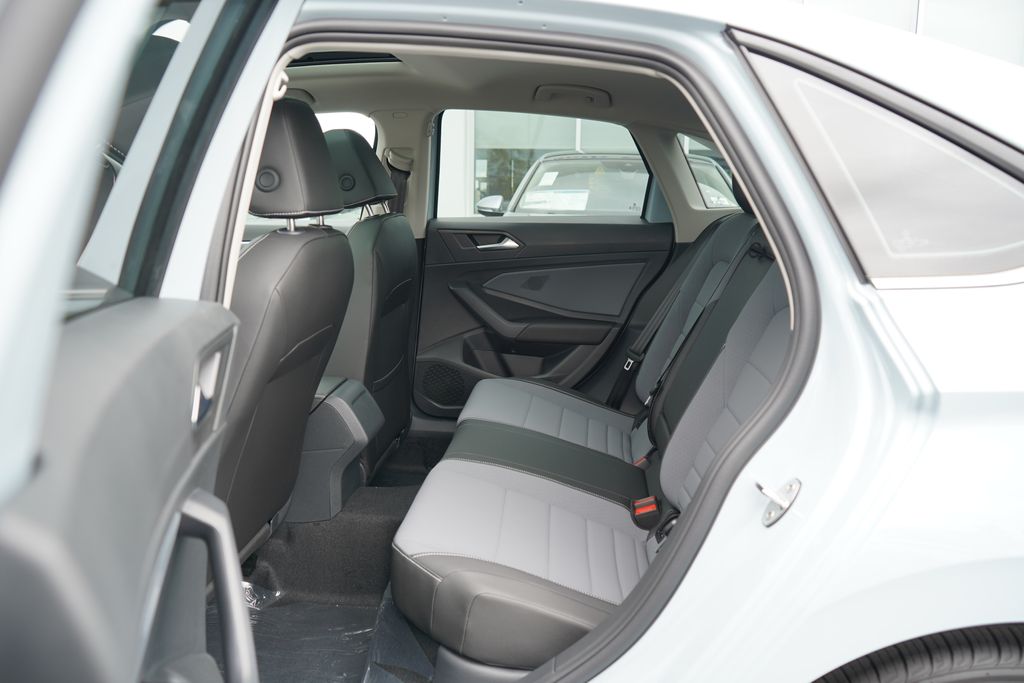 2025 Volkswagen Jetta SE 10