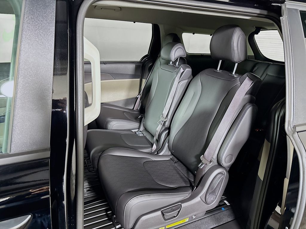 2025 Kia Carnival Hybrid EX