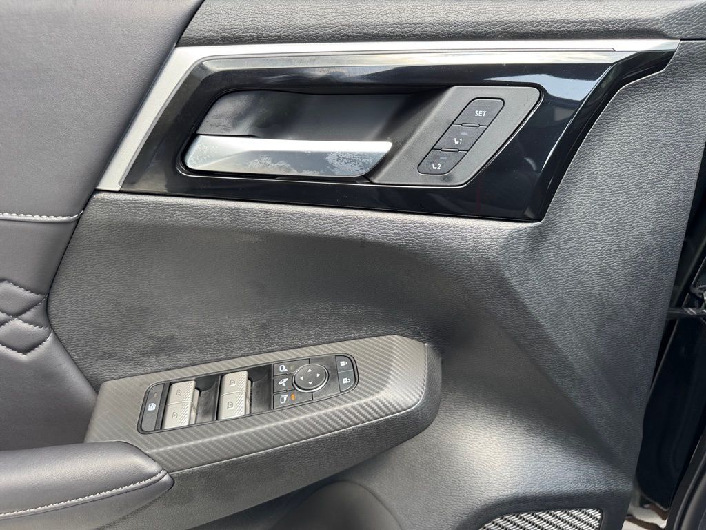 2025 Mitsubishi Outlander PHEV SEL photo 26