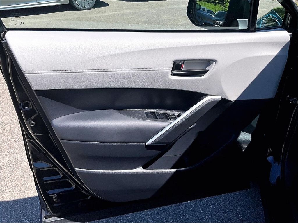 2026 Toyota Corolla Cross — photo 9