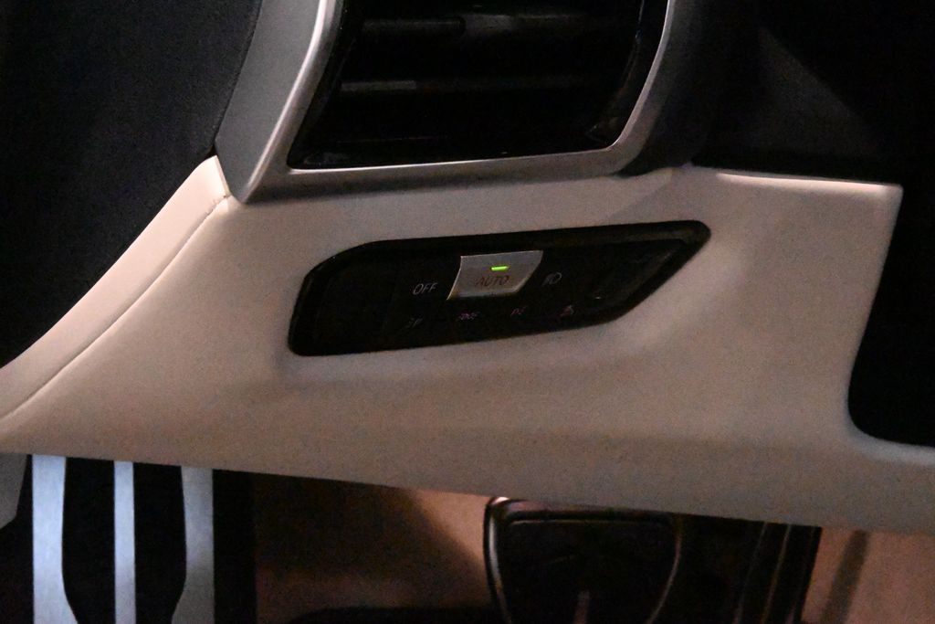 Thumbnail: 2025 BMW M8 - 20