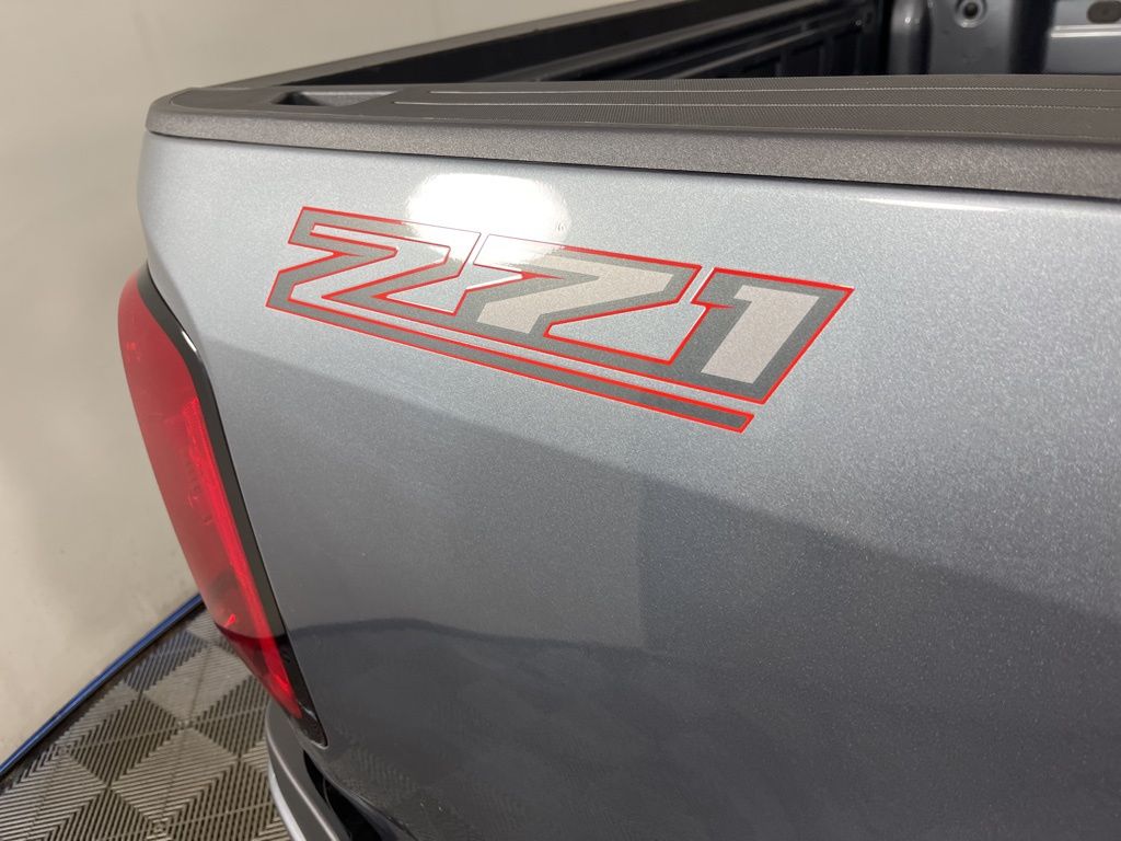 Thumbnail: 2022 Chevrolet Colorado - 4